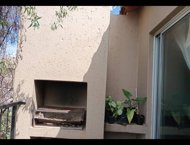 2 BEDROOM APARTMENT FOR SALE IN WILGEHEUWEL